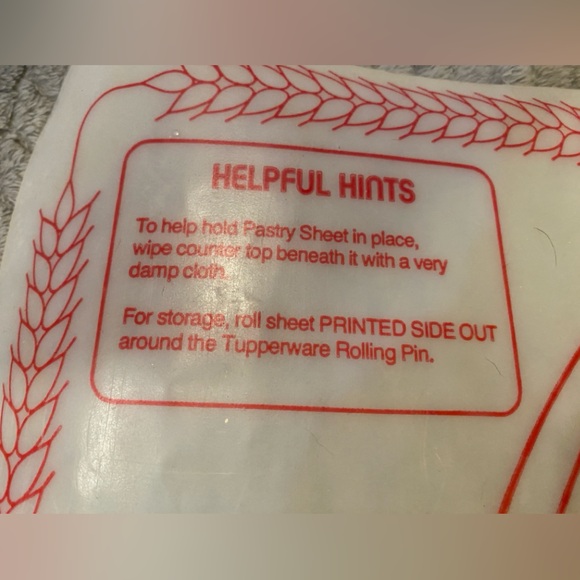 22x18 Vintage Tupperware dough/pastry rolling mat. Get perfect even sizes. 1977 - Picture 5 of 9